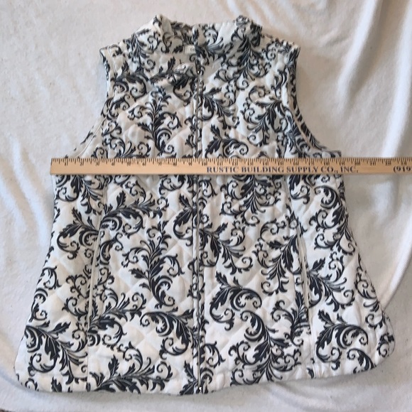 Croft & Barrow riding vest white with gray leaves scroll design size medium - Picture 2 of 6